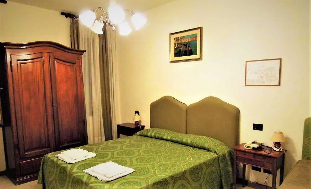 Hotel Iris Venice 2*,  Italy