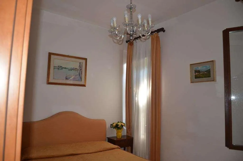 Hotel Iris Venice 2*,